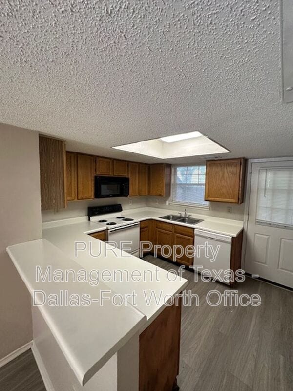 Building Photo - 4004 W Pioneer Dr