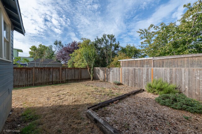 Building Photo - 2313 SE 52nd Ave