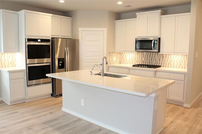 Building Photo - 29243 Pikes Peak Dr