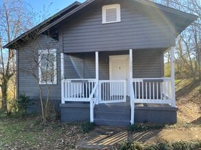 Building Photo - 10 Shady Acrs Ln