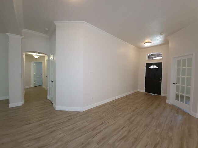 Building Photo - 2506 Kenwood Park Ln