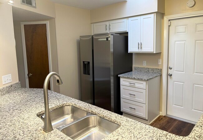 Building Photo - 93 Cutter Ln