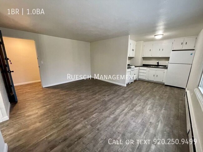 Building Photo - Recently Renovated 1 Bedroom Apartment Ava...