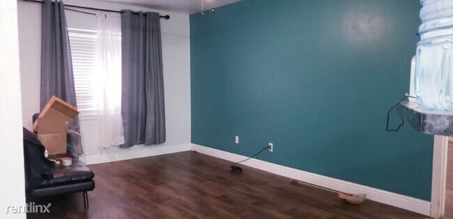 Foto del edificio - 2 br, 1 bath House - 4802 Detroit Ave