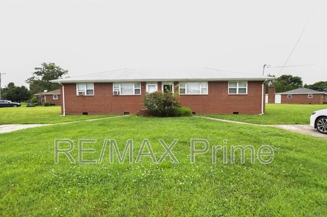 Building Photo - 936-938 Schumann Dr