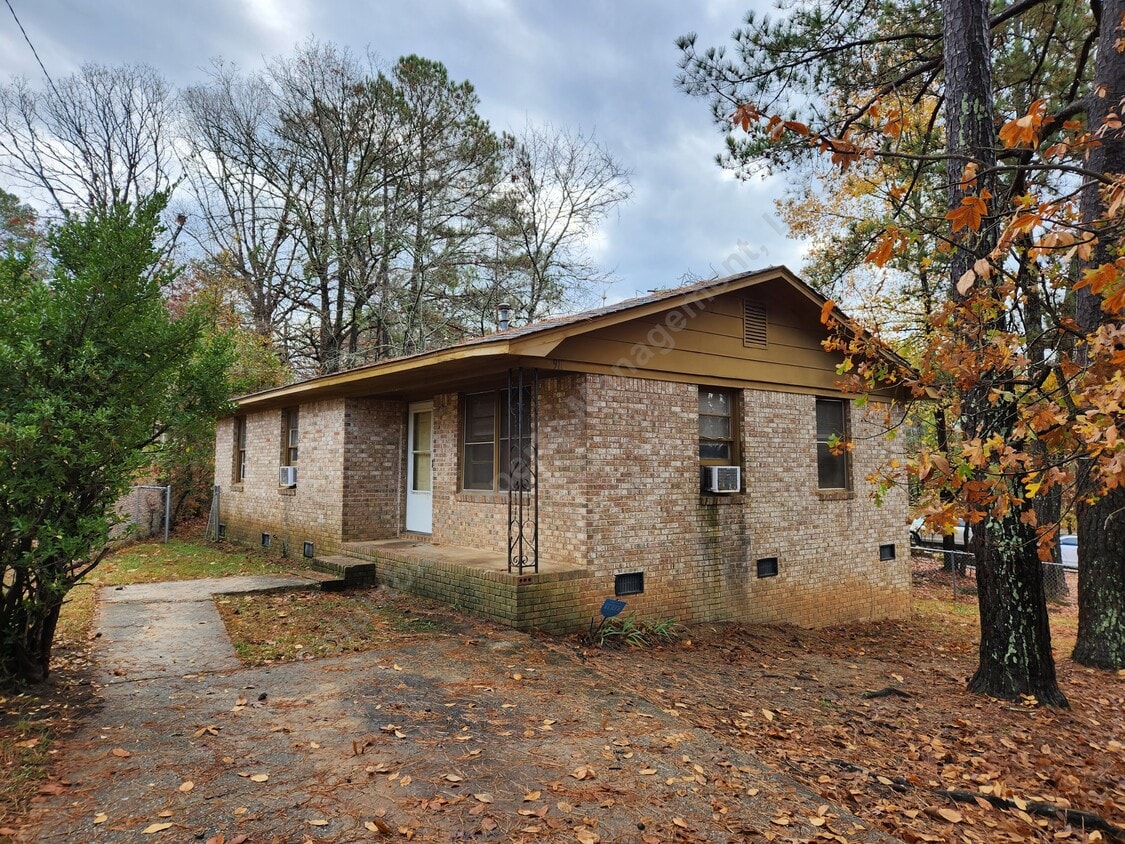Primary Photo - 911 Old Oak Dr