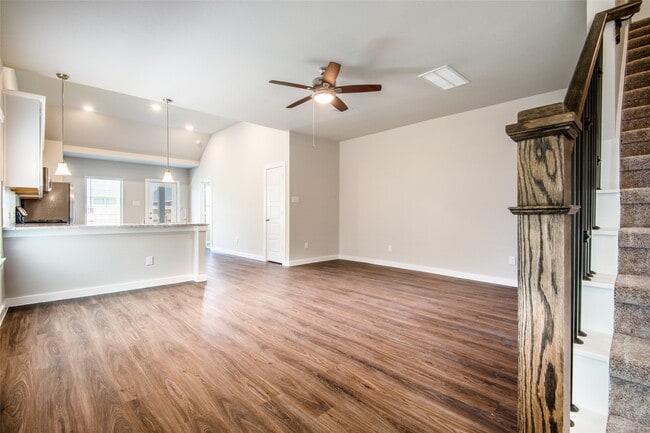 Foto del edificio - 17684 Tree of Heaven