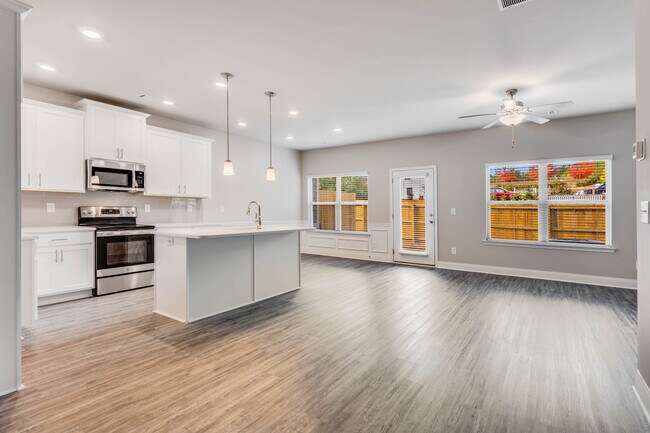 Building Photo - 490 Rockfern Ct