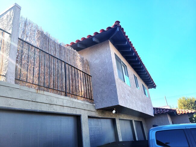 Foto del edificio - 16742 Lynn Ln