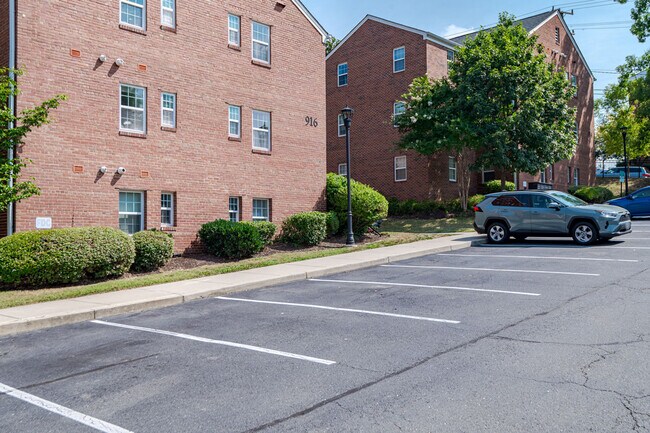 Foto del edificio - Buchanan Gardens Apartments