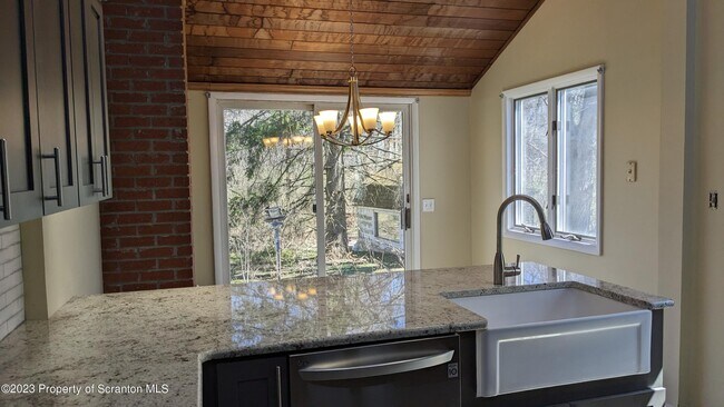 Building Photo - 412 Griffin Pond Rd