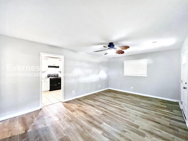 Foto del edificio - 8614 Bunker Hill Dr