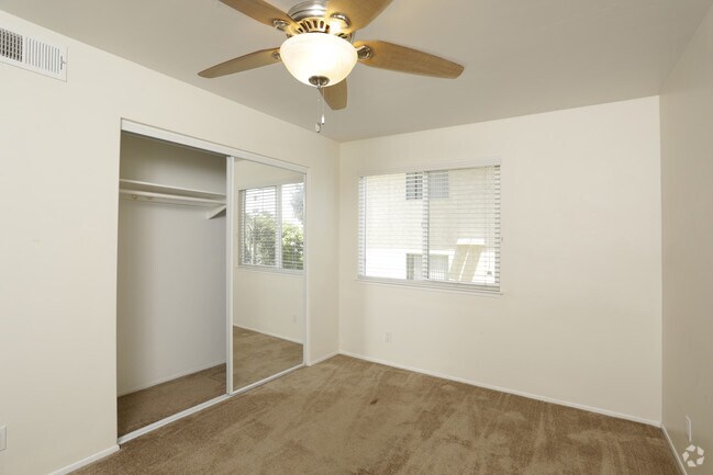 3 habitaciones, 864 ft² - Crandall Apartments - 3-Weeks Off with a 1...