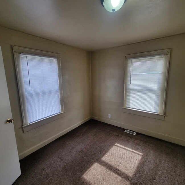 Building Photo - West Side 5BR/2BA House / Must See!