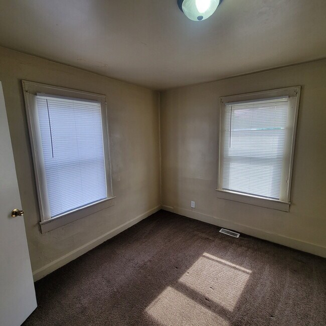 Foto del edificio - West Side 5BR/2BA House / Must See!
