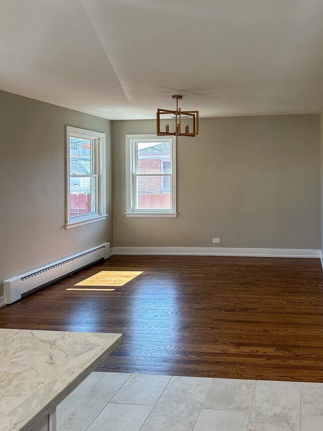 Foto del edificio - 4233 N Odell Ave