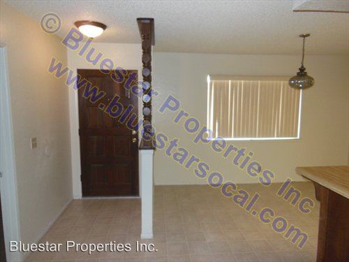 Foto del edificio - 16475 Village Dr