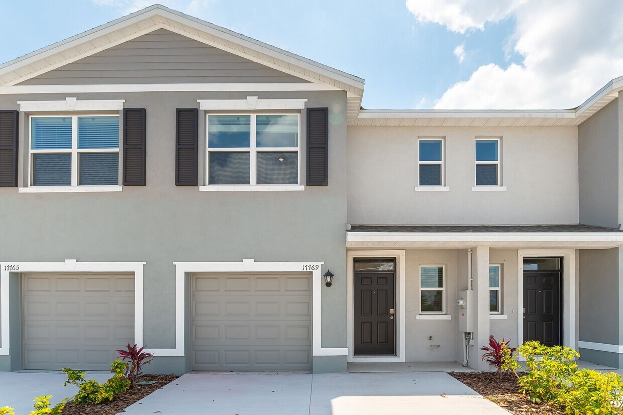 Foto principal - 3 Bedroom Townhome - Star Farms