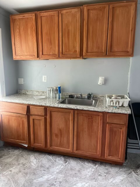 Foto principal - 12200 Littlefield St
