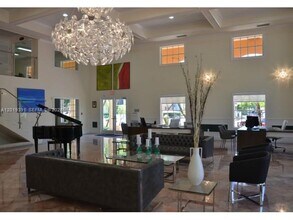 Building Photo - 9561 Fontainebleau Blvd