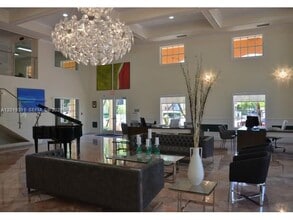 Building Photo - 9561 Fontainebleau Blvd