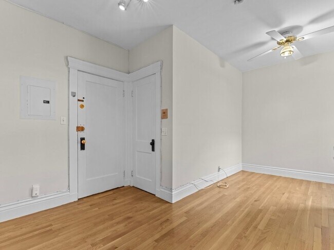 Building Photo - 35 Queensberry St