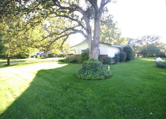 Building Photo - Country Living - Home on One Acre - Cotton...