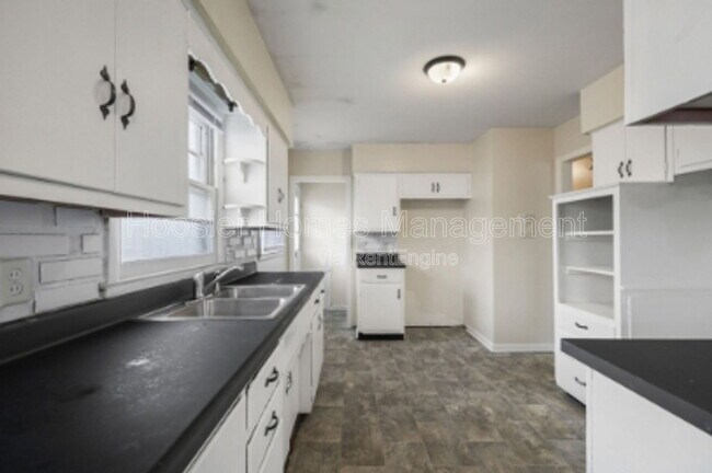 Building Photo - 3337 Houston St