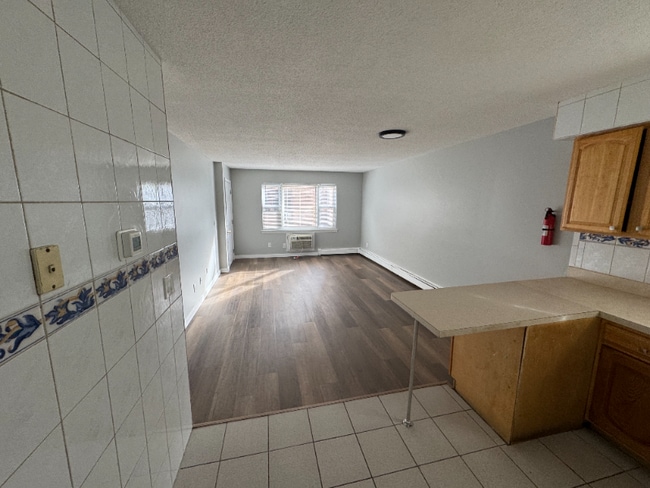 Building Photo - 30 Pergola Ave