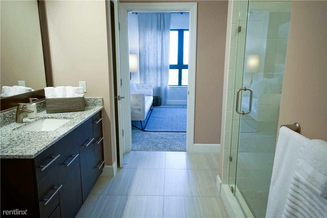 Foto principal - 8050 SW 72nd Ave