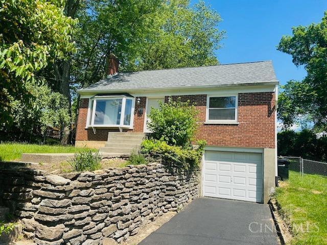 Primary Photo - 1646 Raglan St
