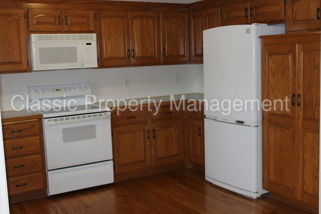 Building Photo - 10608 N Tullis Ave