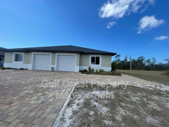 Foto del edificio - 119 Boundary Blvd