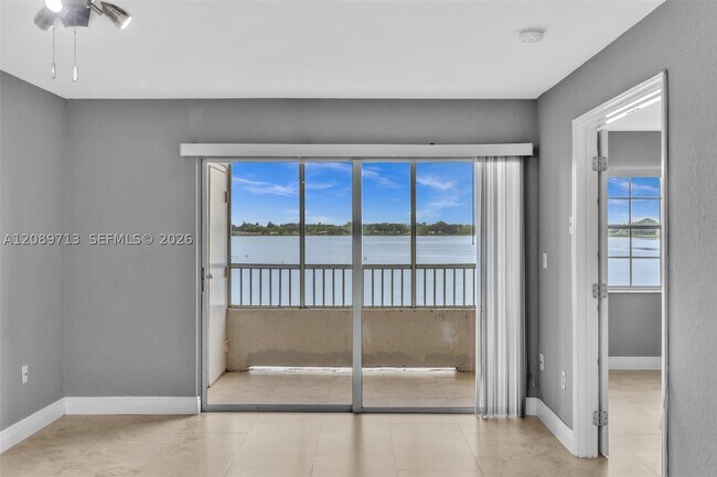 Foto del edificio - 2811 N Oakland Forest Dr