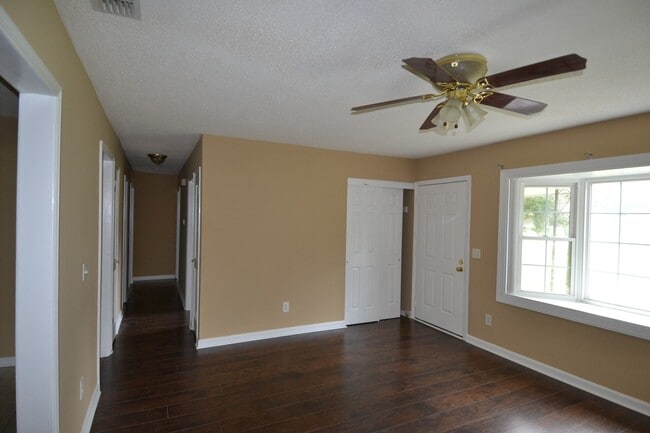 Foto del edificio - Home For Rent