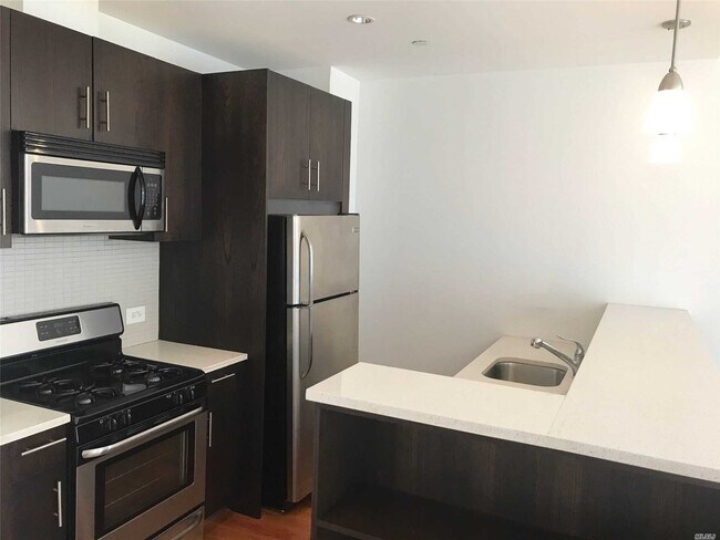 Foto del edificio - 140-21 32nd Ave