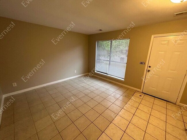 Building Photo - 2463 Hampstead Dr
