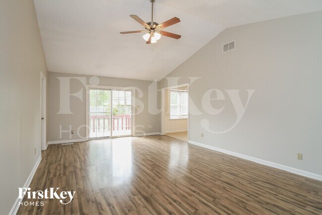 Foto del edificio - 324 Century Blvd