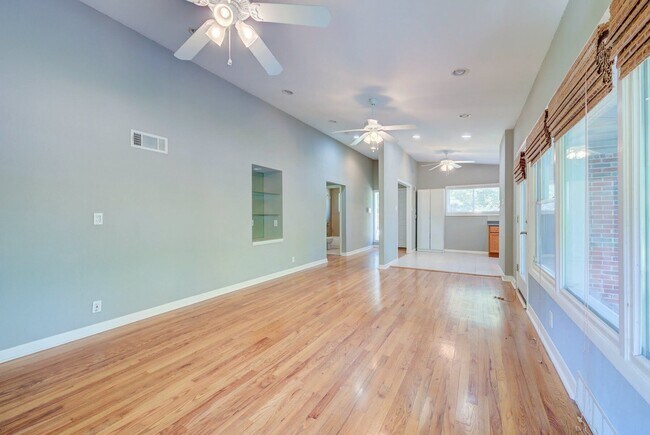 Building Photo - 1090 Groby Rd
