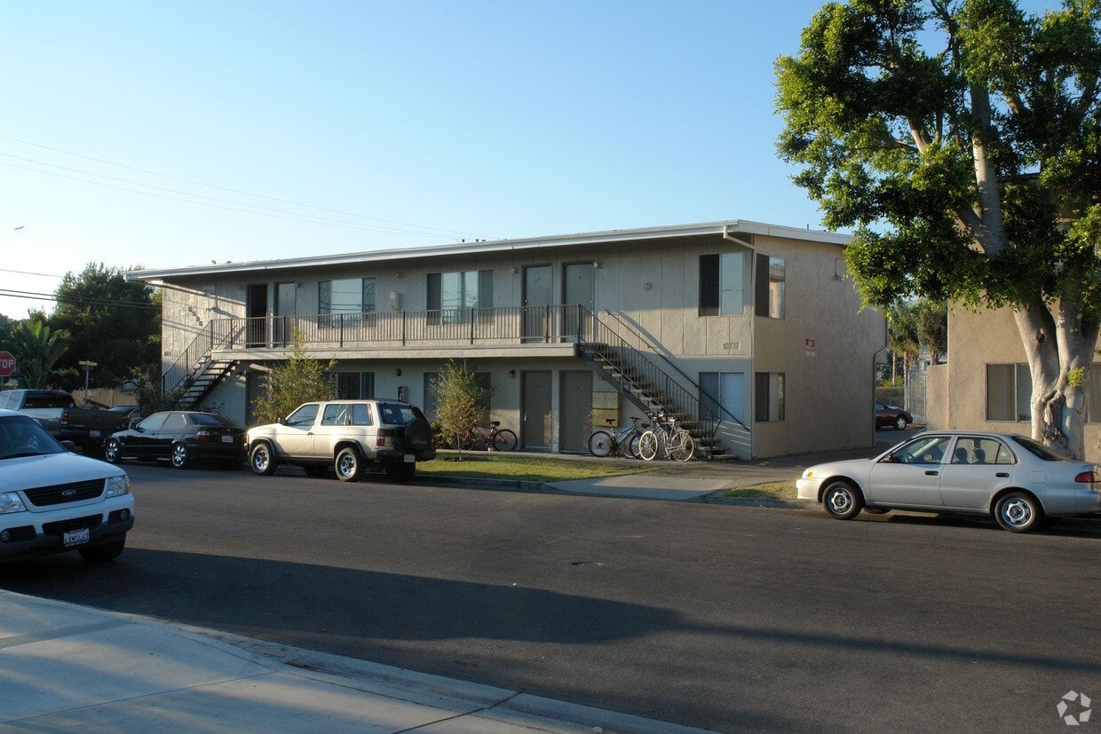 Building Photo - The Pines