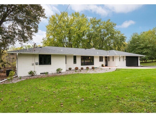 Building Photo - 605 Blake Rd S