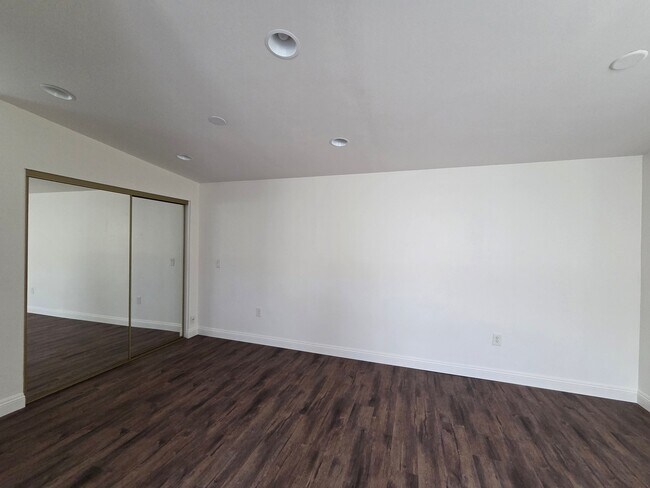 Foto del edificio - 523 N Tremont St