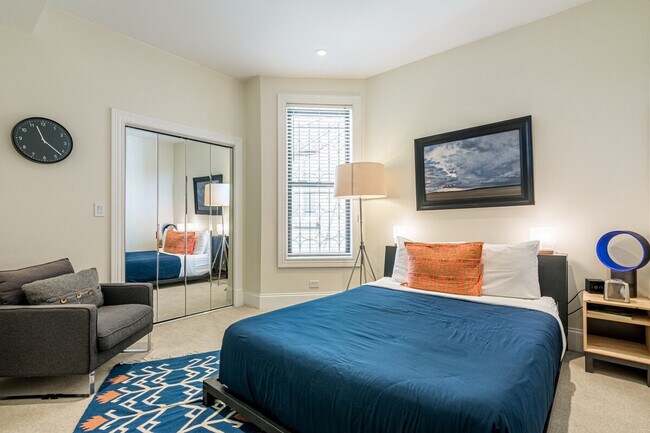 Building Photo - 2947 W Logan Blvd