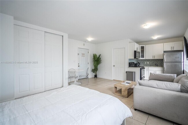 Foto del edificio - 6971 Carlyle Ave