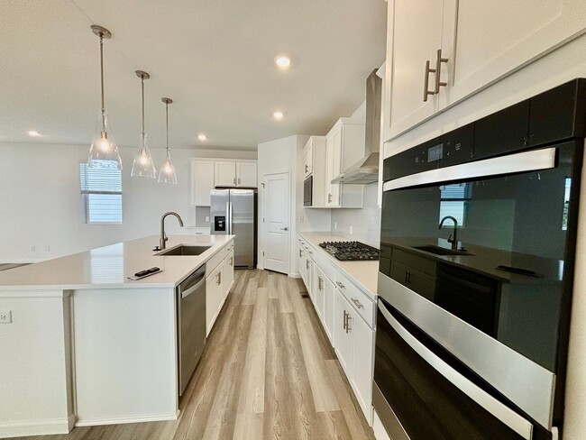 Foto del edificio - 4 Bed 3 Bath Home Near Downtown