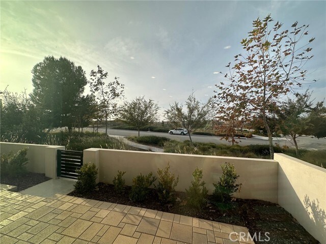 Building Photo - 148 Perspective