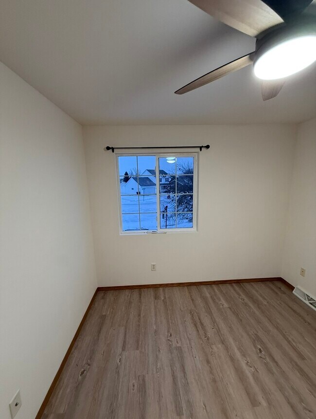 Upstairs bedroom - 1021 Rolling Meadows Dr