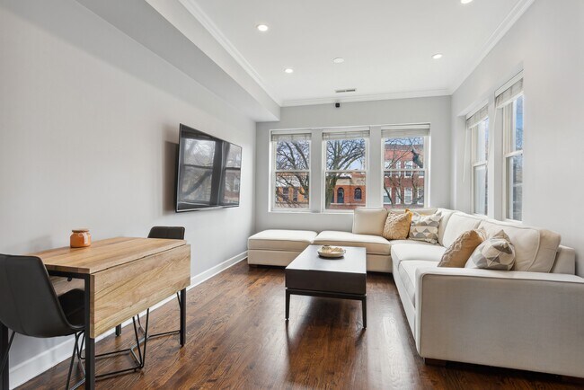 Foto del edificio - 1520 W Addison St