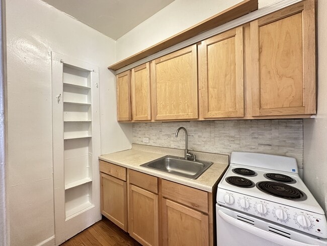 Building Photo - 535 W Arlington Pl