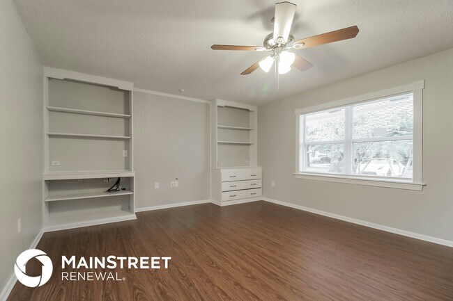 Foto del edificio - 4486 Harmony Ln